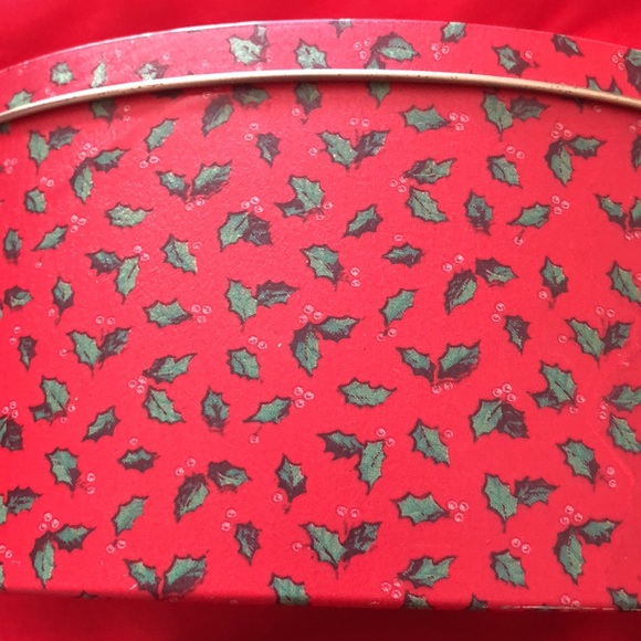 Vintage Stacking/Nesting Tins - Picture 4 of 16